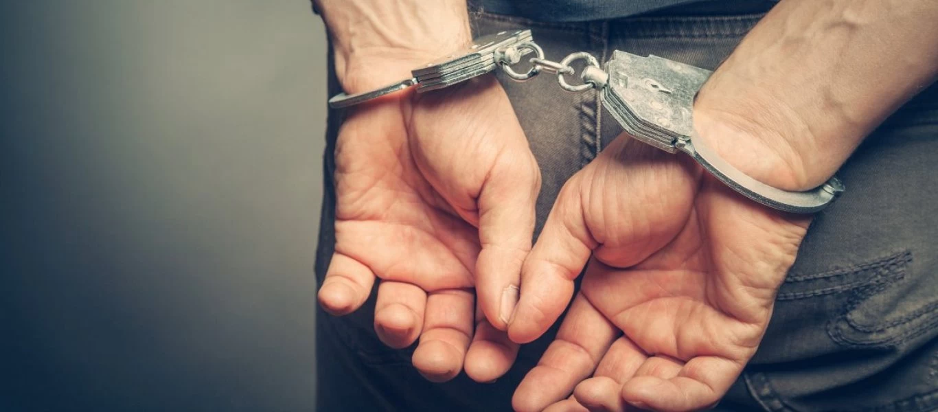 Κατερίνη: Χειροπέδες σε 52χρονο που εκκρεμούσαν εις βάρος του... 12 καταδίκες